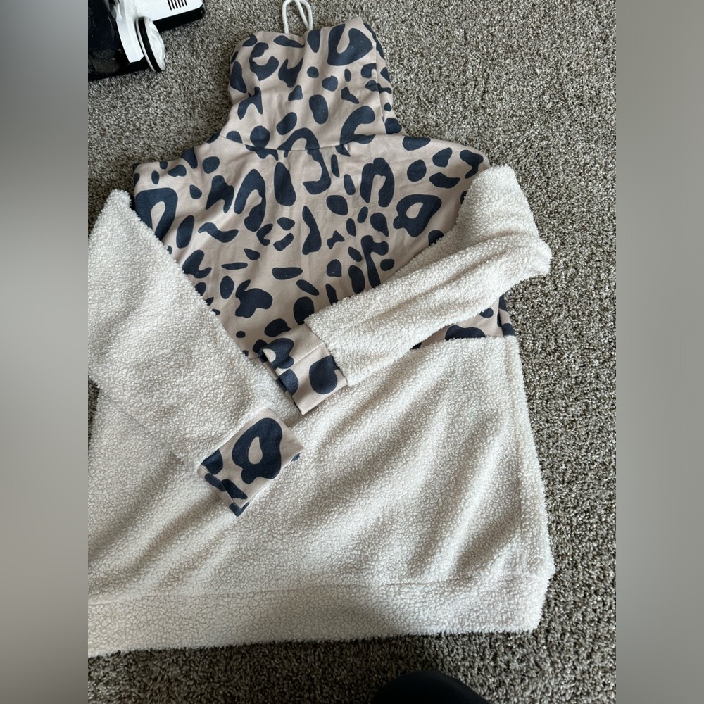 Cheetah pullover - Picture 2 of 2
